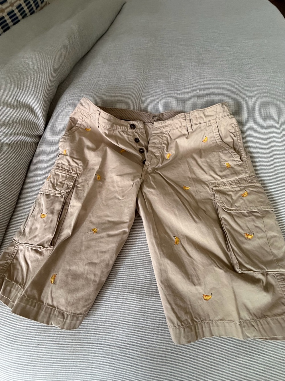 40weft Khaki Cargo Shorts with Yellow Banana Embroidery